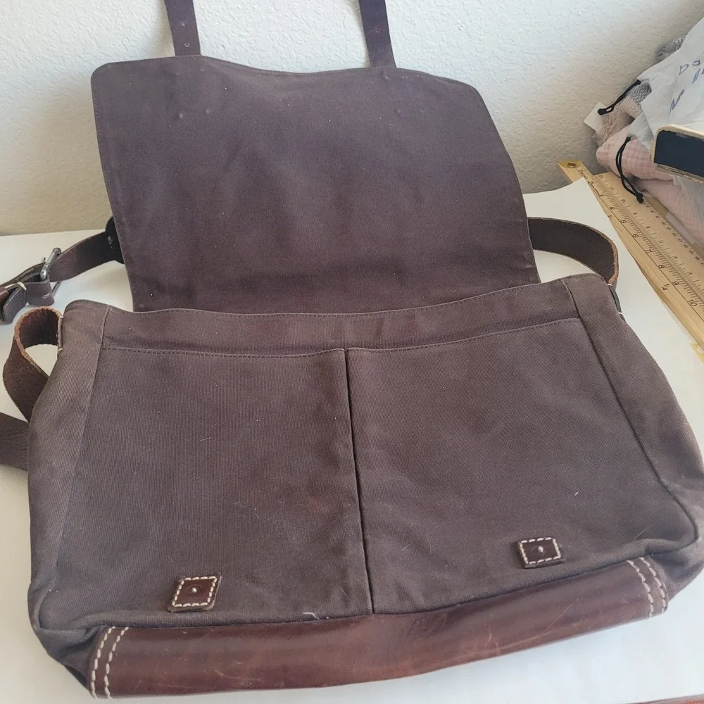 Banana Republic Canvas & Leather Messenger Bag Y2K front Snaps Broken